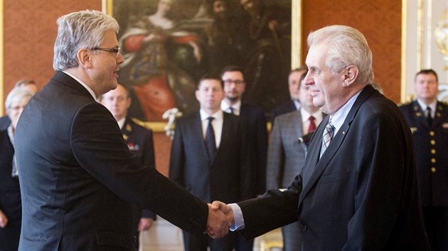 Prezident Milo Zeman jmenoval novho ministra zdravotnictv Miloslava Ludvka. (30. listopadu 2016)