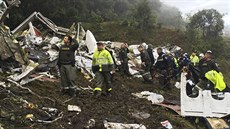 Trosky letadla, v nm po pádu zahynulo 71 lidí vetn fotbalist Chapecoense.