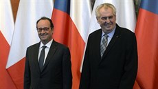Prezident Milo Zeman a jeho francouzský protjek François Hollande se seli v...