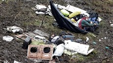 Záchranái prohledávají trosky zíceného letadla s fotbalovým týmem Chapecoense...