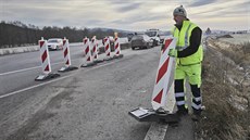 Ve stedu v poledne stavbai odsunuli zábrany a na obchvat Stakova vjela první...