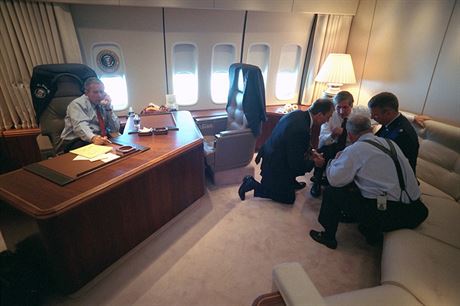 George Bush mlad na palub Air Force One bhem krize po toku na newyorsk...