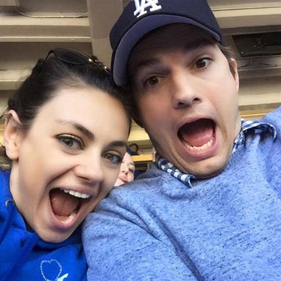 Mila Kunisová a Ashton Kutcher se radují z narození druhého potomka. Je to syn.