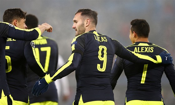 PAN HATTRICK. Lucas Perez z Arsenalu nasázel do sít basilejského brankáe...