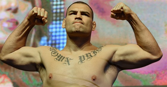 Jedním z kvinteta protagonist odbor je Cain Velasquez.