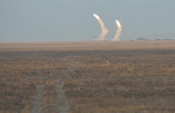 Ostré raketové stelby v Chersonské oblasti na Ukrajin