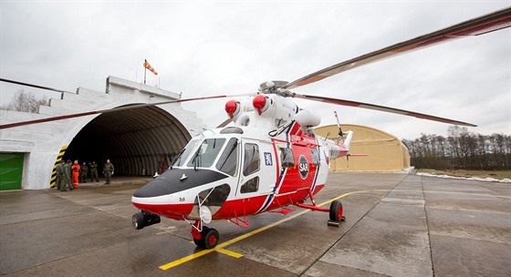 Letecká záchranná služba Armády České republiky má zázemí v Bechyni. Odtud vrtulník startoval k turistovi, který zkolaboval u Plešného jezera.