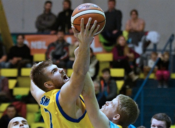 Filip míd z Ústí nad Labem se petahuje o mí s Petrem Dokoupilem z Prostjova.