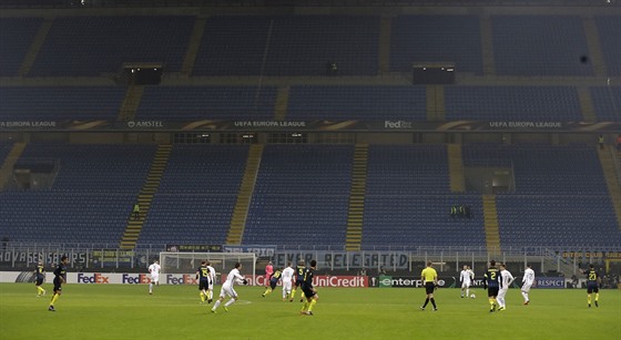 Fotbalový zápas Inter Milán - Sparta se hrál ped takka prázdným stadionem San...