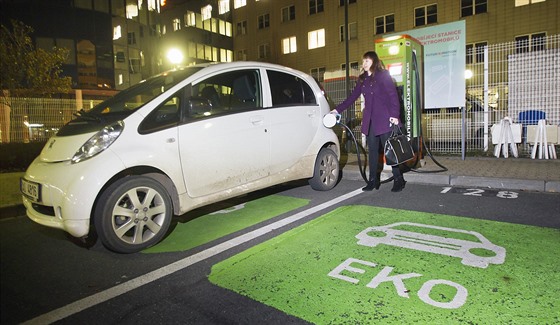 Jediná rychlodobíjecí stanice elektromobil na západ ech slouí v areálu EZ...