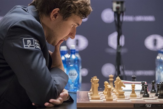 Mistrovství světa v bleskovém šachu vyhrál Karjakin těsně před Carlsenem -  iDNES.cz