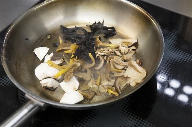 Uvařte si luxusního houbového kubu podle šéfkuchaře Jana Punčocháře