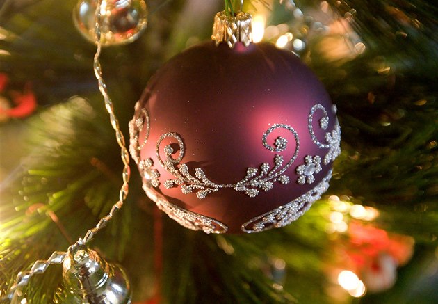 Stíbrná v kombinaci s fialovou.To je jeden z letoních trend ve vánoních...