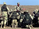 Generál James Mattis  instruuje americké mariáky na jihu Afghánistánu (1....