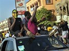 Obyvatelé Gambie oslavují volební poráku dosavadního prezidenta Yahya Jammeha...