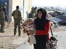 Obyvatelé východního Aleppa utíkají do tvrti ajch Maksúd ovládané Kurdy (27....