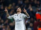 VYROVNAL. Kapitán Realu Madrid Sergio Ramos zaídil v poslední minut bod z...