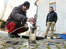 Pracovníci specializované firmy v Kianov odebrali vzorky vody. Na výsledky...