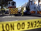 Pi poáru v Oaklandu zahynulo nejmén 9 lidí (3. prosince 2016).