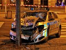 Na Chodsk�m n�m�st� v Plzni havarovalo policejn� auto. St�etlo se s osobn�m...