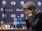 Magnus Carlsen z Norska bhem boje o titul achového mistra svta.