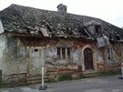 D�m v havarijním stavu ohro�uje okolí. U této nemovitosti je u� na záchranu...