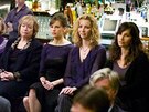 Kathy Batesová, Hilary Swanková, Lisa Kudrowová a Gina Gershonová ve filmu P.S...