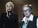 Lady Gaga a Kathy Batesová v seriálu American Horror Story - Hotel (2015)