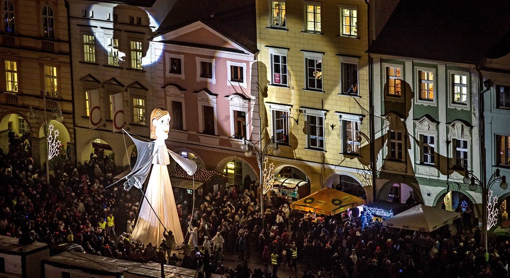 Tisíce lidí sledovaly na nám�stí P�emysla Otakara II. v �eských Bud�jovicích...