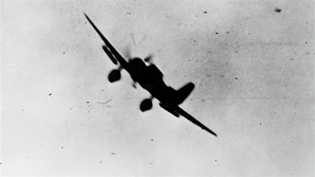 Japonsk tok na leteck zkladny a lod v Pearl Harboru na havajskm ostrov Oahu. (7. 12. 1941).
