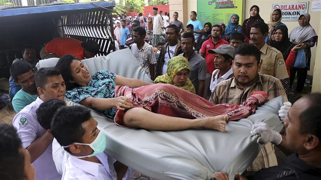 Indonéskou provincii Aceh postihlo silné zemětřesení. Podle úřadů zemřelo nejméně 54 lidí, stovky jsou zraněny (7. prosince 2016)