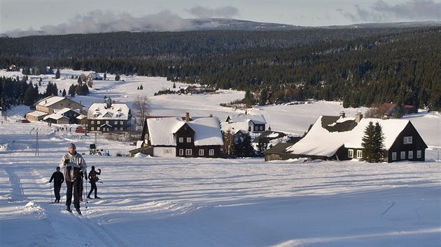 Ideální podmínky přilákaly o víkendu do Jizerských hor běžkaře i lyžaře (3. prosince 2016)