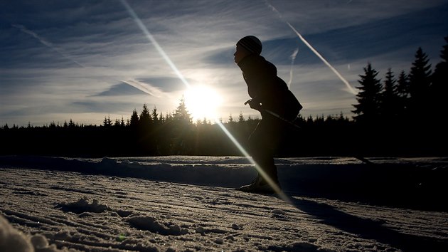 Ideální podmínky přilákaly o víkendu do Jizerských hor běžkaře i lyžaře (3. prosince 2016)