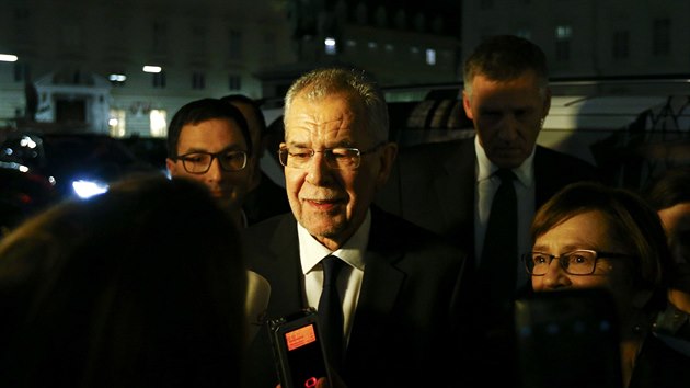 V opakovanch prezidentskch volbch v Rakousku vede podle prbnch vsledk s vraznm nskokem nezvisl kandidt Alexander Van der Bellen (4. prosince 2016)