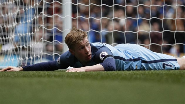 J TO NETREFIL? Kevin de Bruyne, zlonk Manchesteru City, ped chvl splil stoprocentn anci - trefil bevno przdn brny.