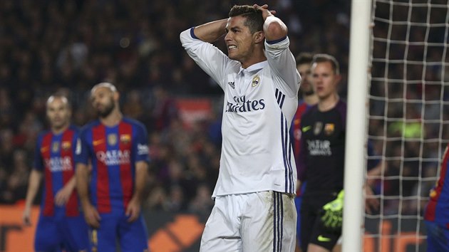 Cristiano Ronaldo z Realu Madrid lituje nepromnn pleitosti.