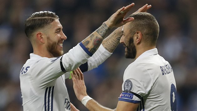 PARDA, KARIME! Kapitn Realu Madrid Sergio Ramos a tonk Karim Benzema, jen stlel gly Dortmundu.