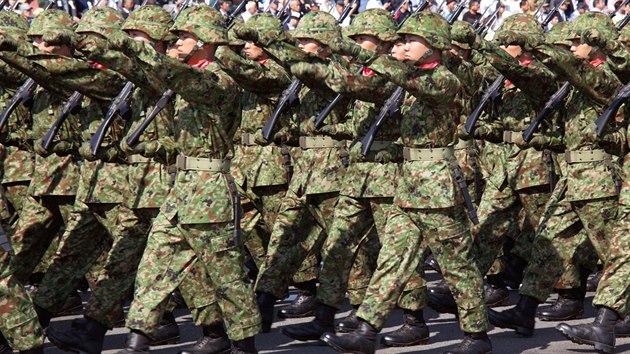 Přehlídka japonské armády z října letošního roku.