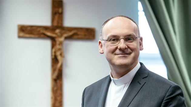 Nejmladší pražský arcibiskup za více než 100 let. Kdo je Stanislav Přibyl