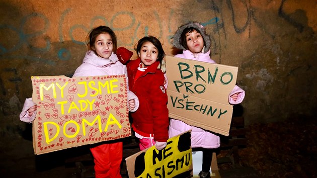Iniciativa Chceme bydlet! uspořádala v centru Brna demonstraci kvůli situaci převážně romských rodin z katastrální oblasti Zábrdovice, jimž hrozí vystěhování (6. prosince 2016).