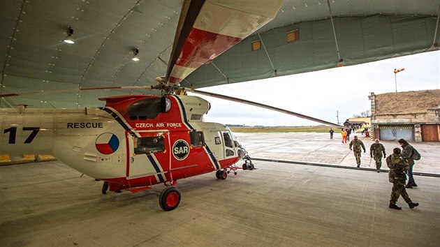 Letecká záchranka Jihočeského kraje bude sídlit na armádním letišti v Bechyni.