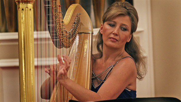 Svtoznm profesorka harfy Susann McDonald z USA oznaila Janu Boukovou (na snmku) za talent stolet.