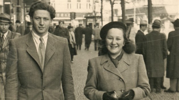 Hana s bratrem Arnoštem Lustigem roku 1947