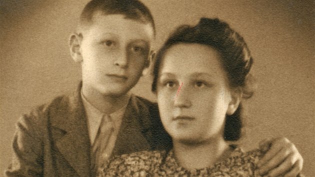 Hana s bratrem Arnotem Lustigem roku 1939