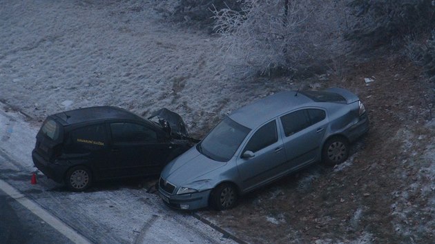 Dopravní nehoda na dálnici D6 u Velké Dobré na Kladensku (5.12.2016).