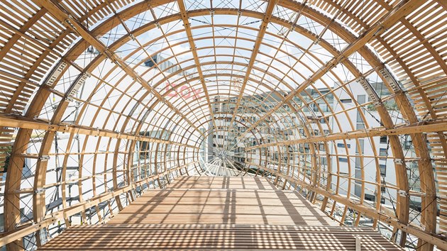 Stavba Vzducholodi Gulliver na střeše Centra současného umění DOX probíhala v utajení (9.12.2016).