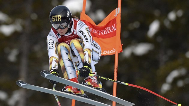 Ester Ledeck na nron trati sjezdu v Lake Louise.