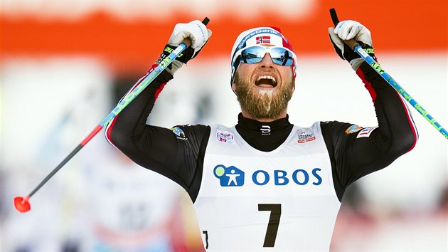 Martin Johnsrud Sundby slav triumf ve sthacm zvodu na 15 kilometr klasicky v Lillehammeru.