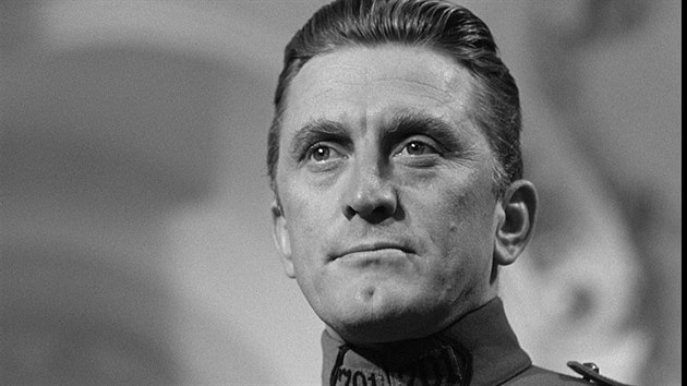 Vlen drama Stezky slvy natoil Kirk Douglas v roce 1957.