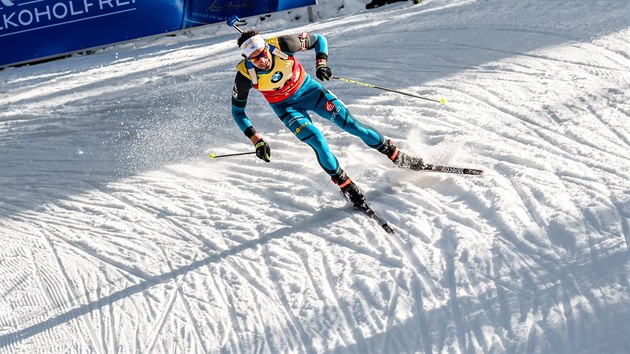 Martin Fourcade na trati sprintu ve slovinsk Pokljuce